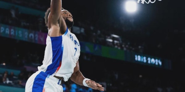 九游下载安装-2年1200万签约！倒贴钱也得打球！苦等五年终于重返NBA