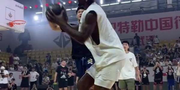 巴特勒和球迷打对抗赛上演三分绝杀🔥 全场高喊“MVP”
