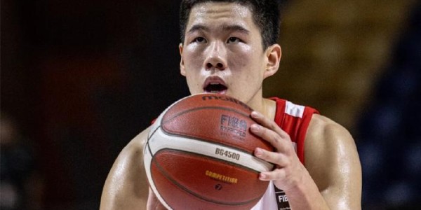 九游体育实况比分-轰21+20！中国男篮又一15岁2米08新星崛起：两双机器冲击奖牌
